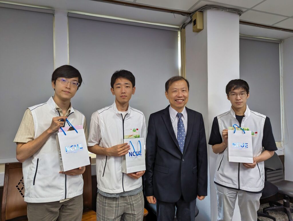 彰化師範大学 国際長 李漢文氏と記念撮影